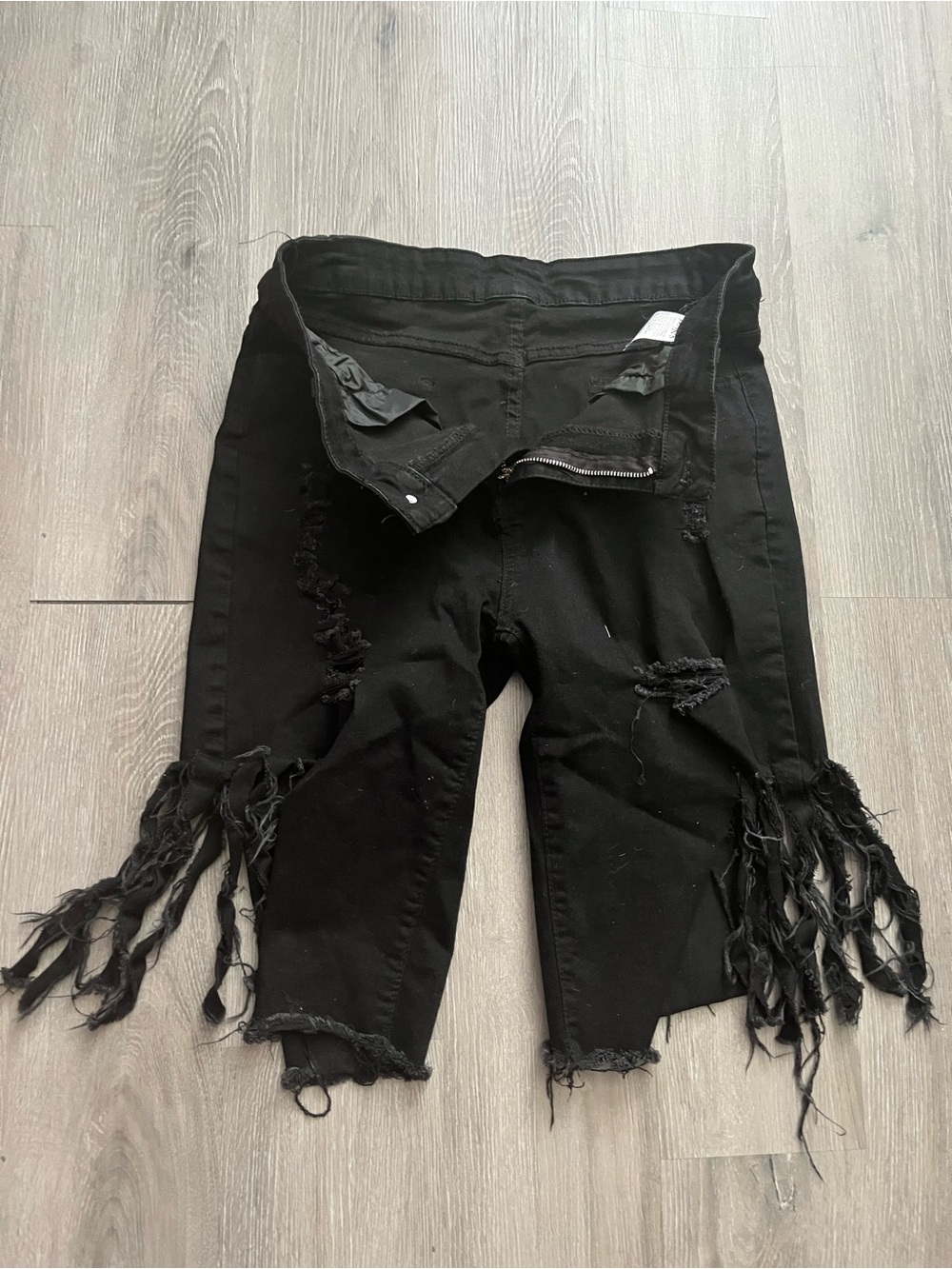 Black Women’s Distressed Fringe Knee-Length XL Denim Shorts - Picture 4 of 5